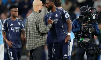 Rüdiger Qvardiolaya hücum edib 