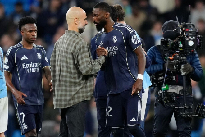 Rüdiger Qvardiolaya hücum edib 