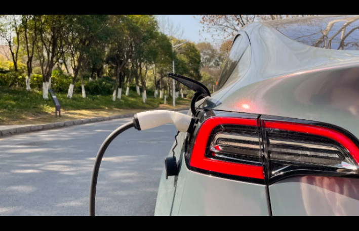 Maşınını evdə şarj edənlər həbs oluna bilər 