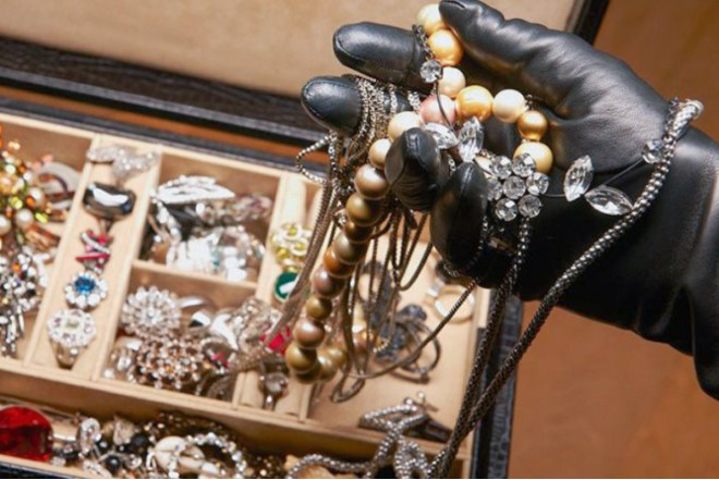 Xətaidə mənzillərdən 8 min manat oğurlanıb 