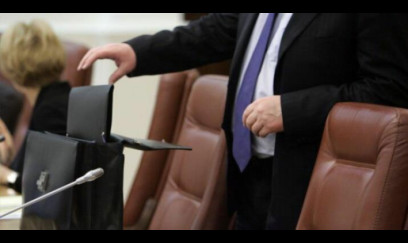 Azərbaycanda yüksəkvəzifəli məmurların yeni maaşları müəyyənləşdi - SİYAHI