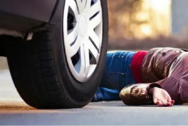 Neftçalada avtomobil qadını vuraraq öldürüb 