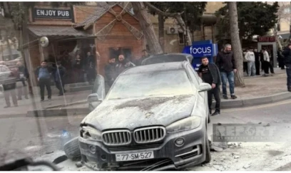 Bakıda qəza: BMV YANDI