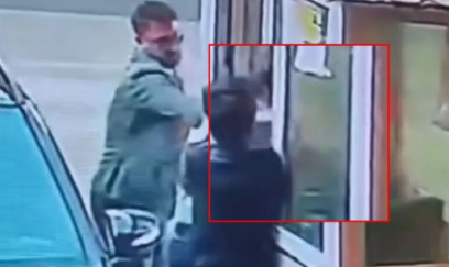 Şlaqbaumu qırıb yaşlı mühafizəçiyə hücum etdilər - ANBAAN GÖRÜNTÜLƏR