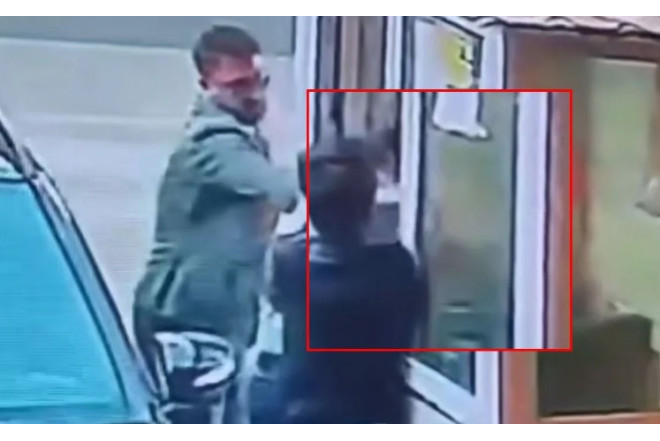 Şlaqbaumu qırıb yaşlı mühafizəçiyə hücum etdilər - ANBAAN GÖRÜNTÜLƏR