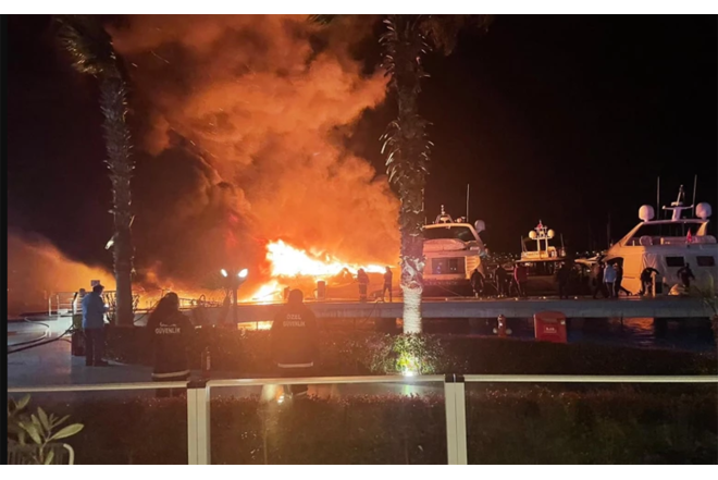 Bodrumda yanğında milyonlarla dollarlıq 7 yaxta kül oldu - Video