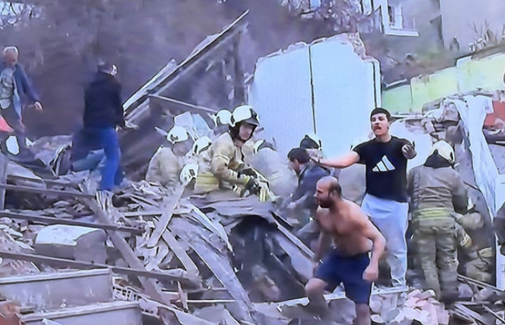 İstanbulda yaşayış binası uçub, yaralılar var - YENİLƏNİB