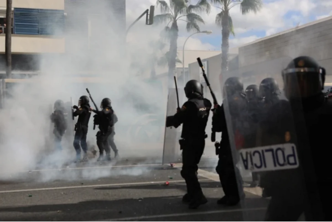 Albaniyada hökumət binasına HÜCUM: Yaralanan var