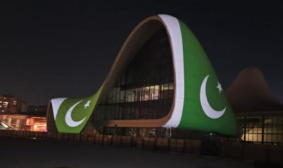 Heydər Əliyev Mərkəzinin binası üzərinə Pakistan bayrağı proyeksiya olunub 