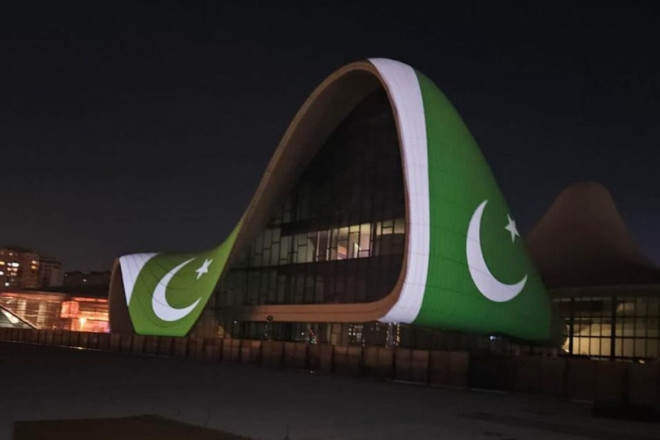 Heydər Əliyev Mərkəzinin binası üzərinə Pakistan bayrağı proyeksiya olunub 