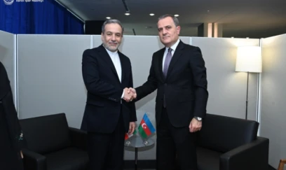 Ceyhun Bayramov Abbas Əraqçi ilə telefonla danışıb 