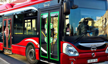 "Bakı Bus" sürücüsünün kobud qayda pozuntusu... - Video 