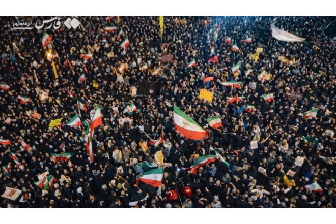 Ərdəbildə minlərlə insan ayağa qalxdı 