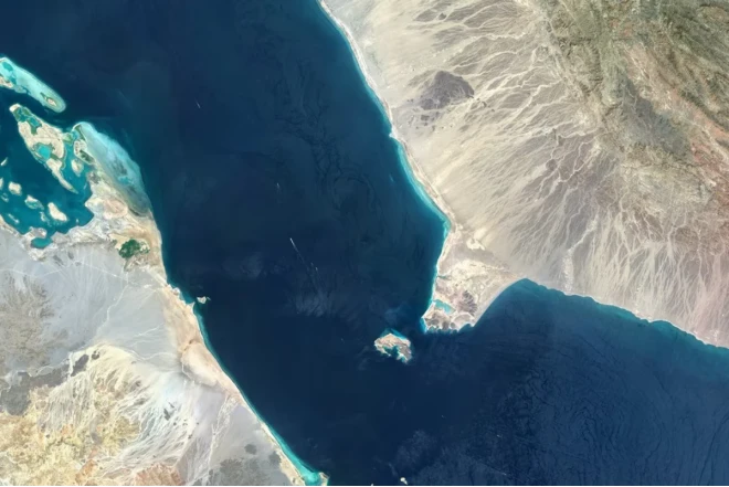 İran daha bir boğazı bağlamaqla hədələyir 