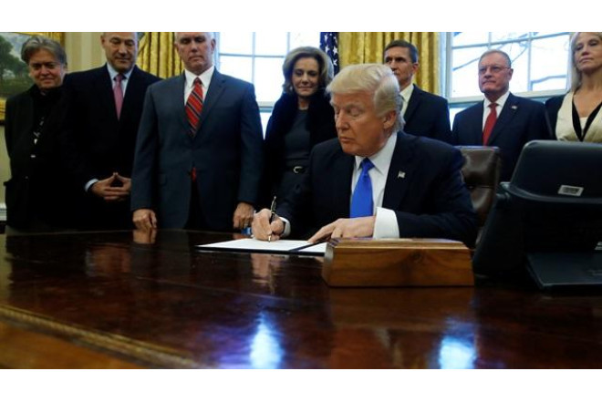 Tramp bu ölkəyə qarşı sanksiyaların müddətini uzatdı 