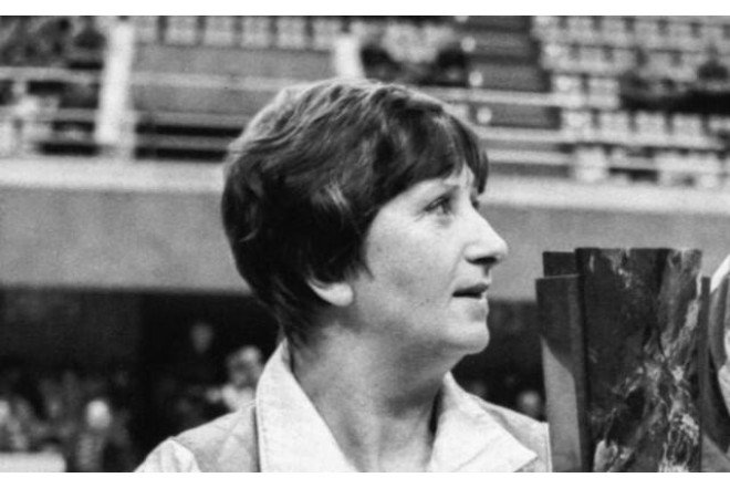 Roza Salihova vəfat edib 