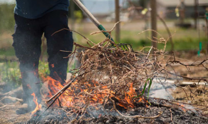 Odun üstünə düşən kişi öldü 