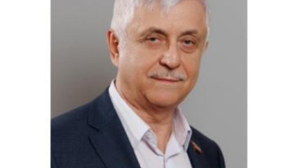 70 yaşlı deputat müharibəyə yollandı 