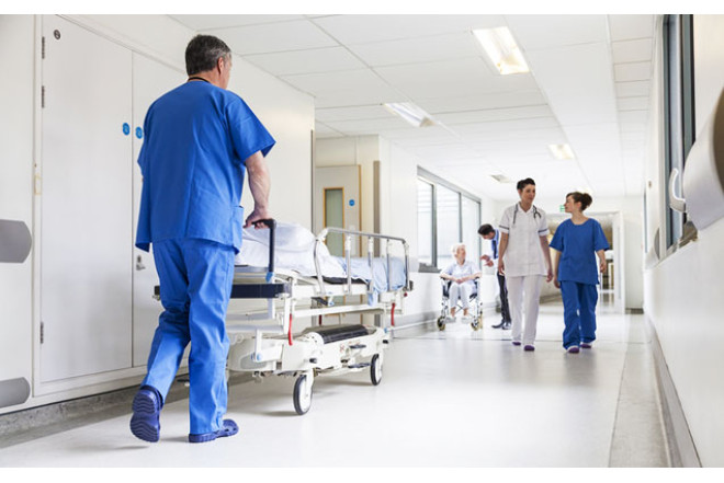 45 yaşlı kişini inək vurdu - Xəstəxanalıq oldu 