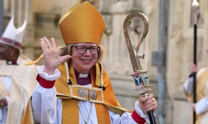 500 illik ənənə pozuldu - İlk qadın yepiskop vəzifədə 