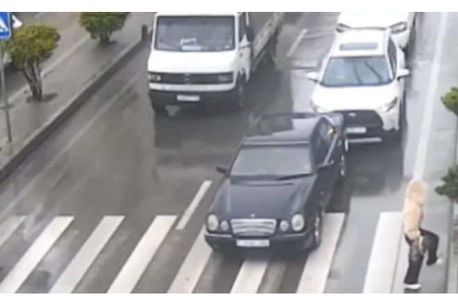 Bakıda yağışlı havada baş verən qəzanın ANBAAN GÖRÜNTÜLƏRİ 