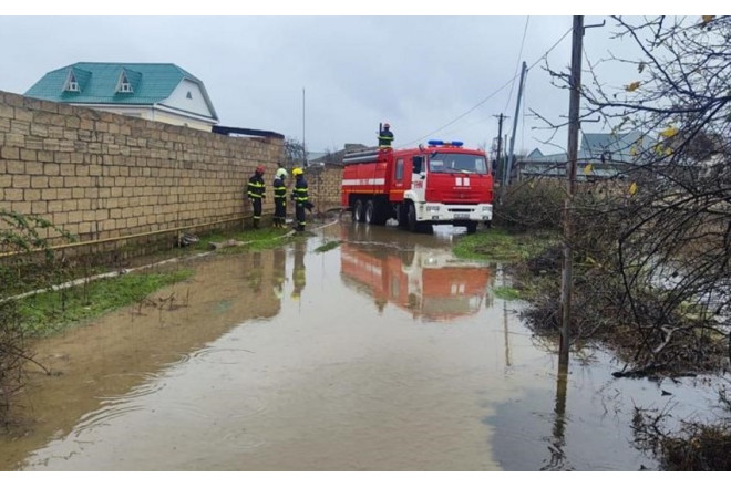 Xaçmazda intensiv yağışlar nəticəsində evlərə su dolub, 22 nəfər təxliyə edilib 