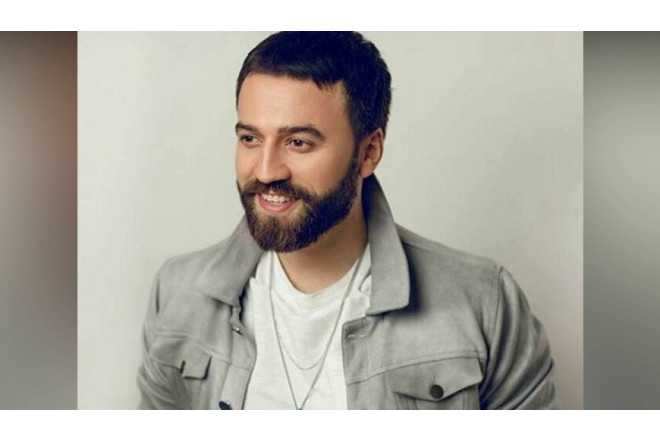 Zamiq metro qabağında qələm satmağından danışdı 