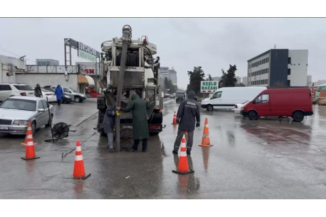 Dərnəgül şossesi, Eurohome-un qarşısı yağış sularından təmizlənir - 