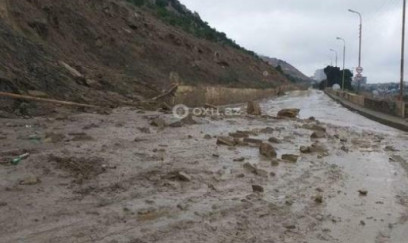 Bakıda hasar maşınların üzərinə aşdı 