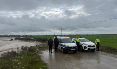 Bu yolu sel apardı - Foto 