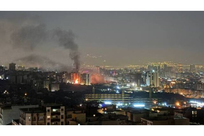 Bu gecə İranın böyük şəhərləri bombalandı - VIDEO