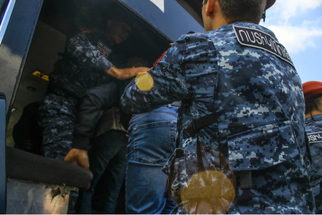 Paşinyanı vurmağa cəhd hadisəsi ilə bağlı üç şübhəli SAXLANILDI