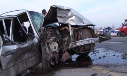 İki avtomobil toqquşub, Xəsarət alanlar var