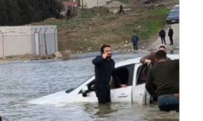 Bakı–Sumqayıt yolunda avtomobil yağış sularının yaratdığı gölməçəyə düşüb 