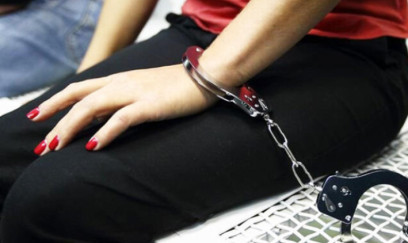 Evinə qonaq gələn qayınanasının mənzilinə gedib oğurluq etdi - Tutuldu