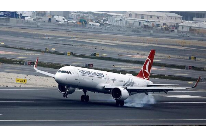 Onlarla təyyarə İstanbul hava limanına enə bilmədi 