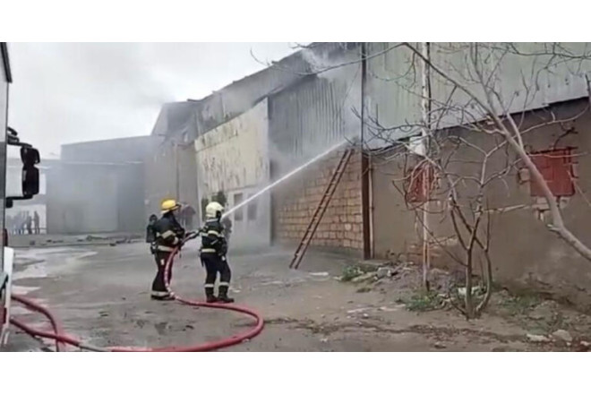 Binəqədidə anbar yanır - FOTO/VİDEO