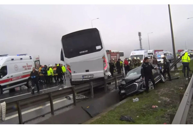 Türkiyədə polisləri daşıyan avtobusunun qəzaya düşüdü - 30 nəfər yaralandı 
