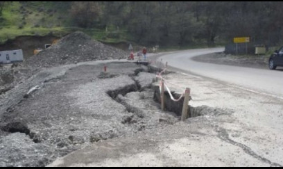 Daşkəsəndə avtomobil yolu çökdü 