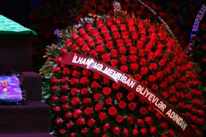 İlham Əliyev və Mehriban Əliyeva Rasim Balayevlə vida mərasiminə əklil göndəriblər 