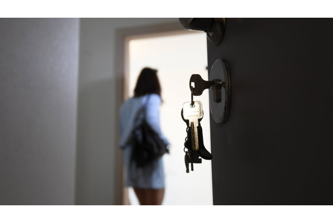 Evinizdə qeydiyyatda olan yad şəxsləri qeydiyyatdan necə çıxarmaq olar? 