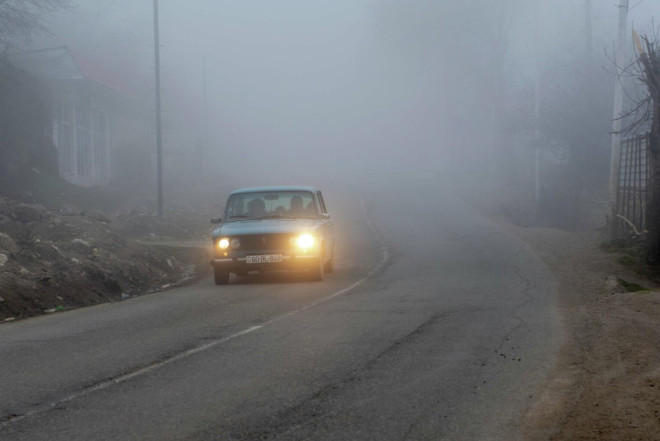 Sürücülərə XƏBƏRDARLIQ: Bəzi yollarda duman olacaq 