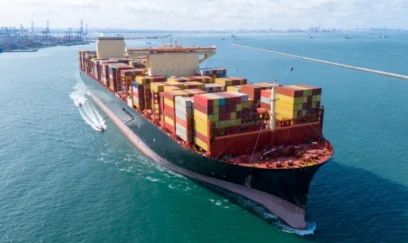 Konteyner gəmisi Hörmüz boğazında batıb 