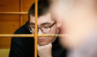 Rusiyada jurnalist polis əmisinə rüşvət verərək MƏXFİ MƏLUMATLAR ALIB