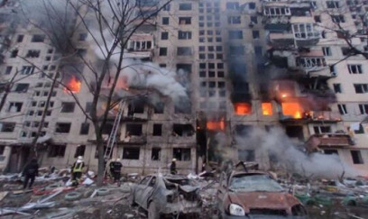 Rusiya Lutsku vurdu: bütün şəhər tüstüyə büründü - Video 