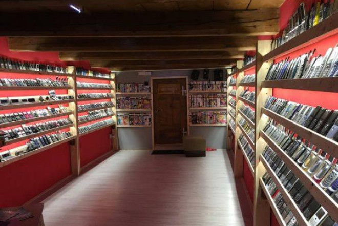 Bakıda 20 yaşlı gənc 12 minlik telefon oğurladı - Video 