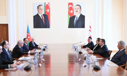 Əli Əsədov Şimali Kipr Türk Cümhuriyyətinin baş naziri ilə görüşdü 