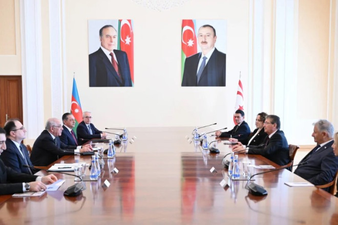 Əli Əsədov Şimali Kipr Türk Cümhuriyyətinin baş naziri ilə görüşdü 