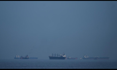 400 gəmi Hörmüzdən keçid icazəsi gözləyir 