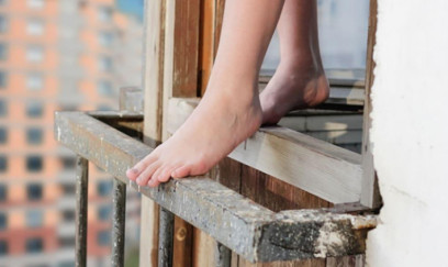 Bakıda 17 yaşlı qız 10-cu mərtəbədən yıxılıb öldü 